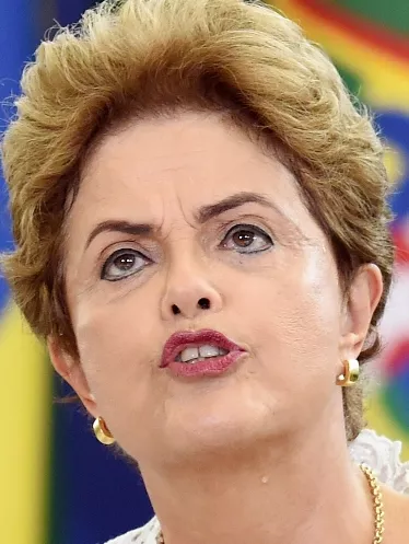 Comisión determina juicio a Dilma