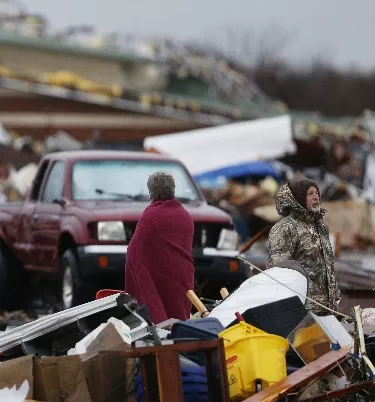 EU reporta muertos por paso de  tornados