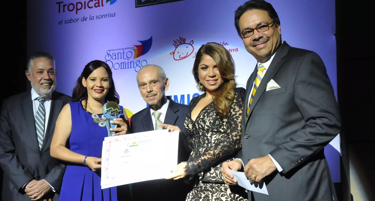 Periodista Érika Rodríguez gana premio Turismo