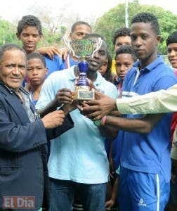 Santo Domingo gana campeonato hockey