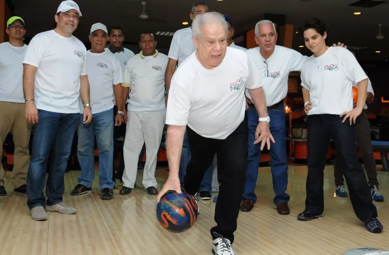 Annie Henríquez y Jacinto Díaz ganan torneo de boliche