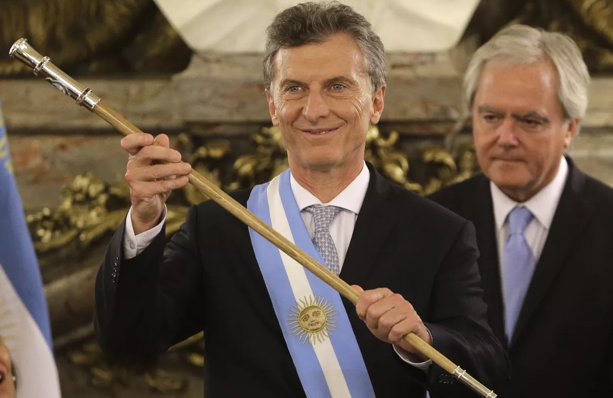 Mauricio Macri tumba modelo populista en una apuesta de alto riesgo