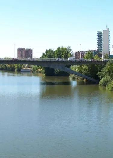 Bomberos decubren 110 mil dólares en río