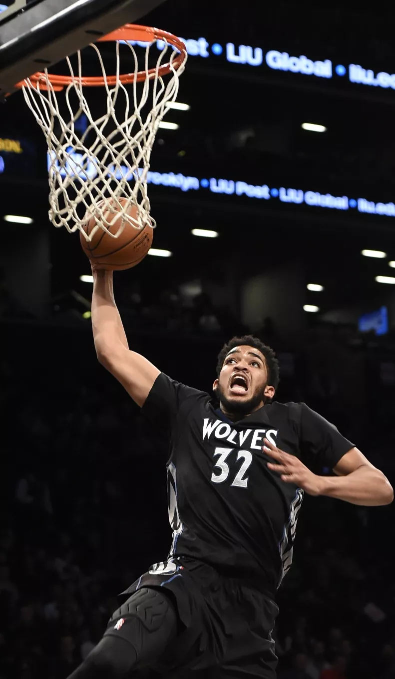 Towns, ‘doble doble’ en triunfo de Wolves