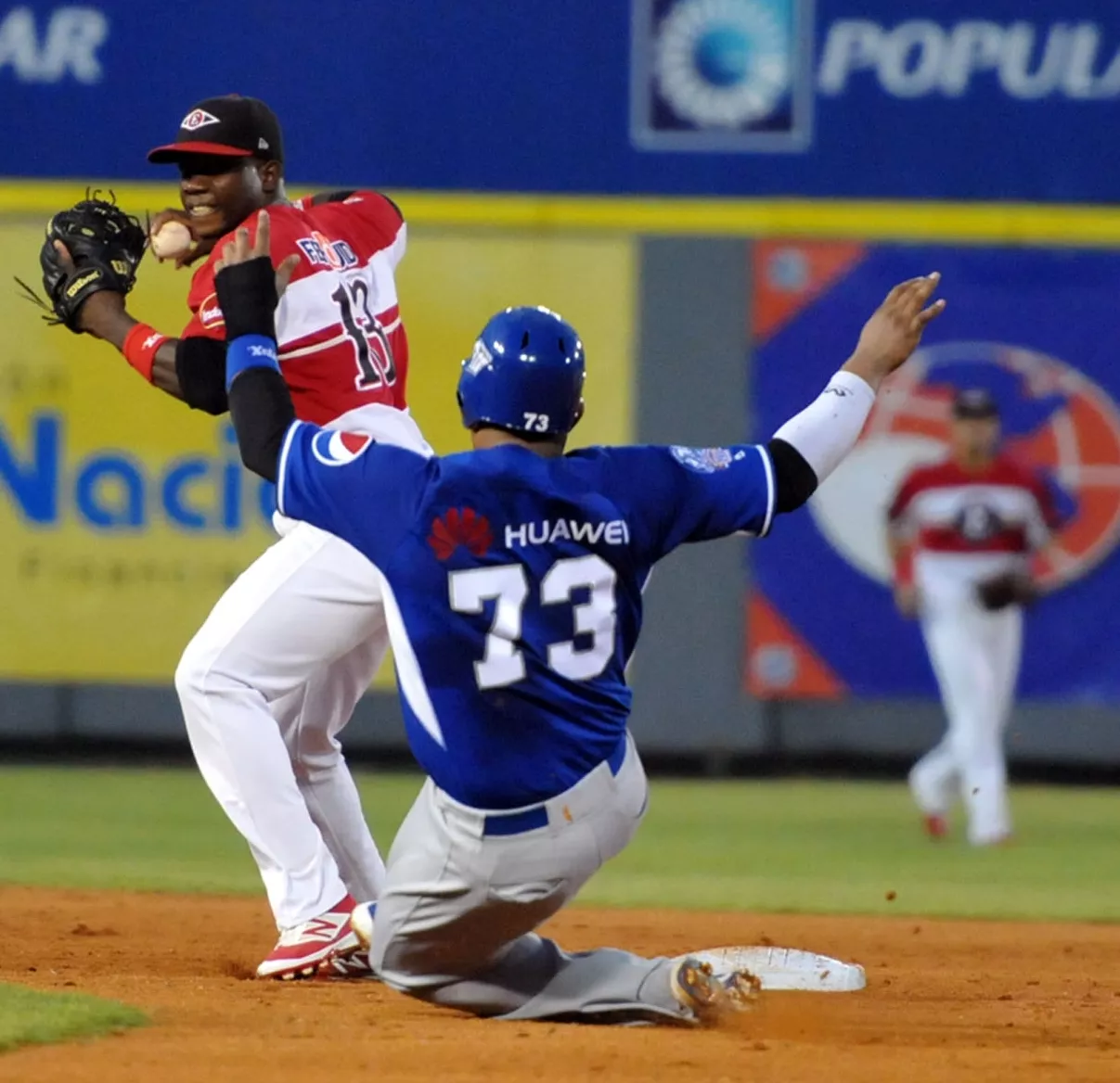 Jorge Polanco guía la victoria de los Leones