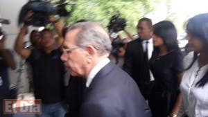 Danilo Medina acude a velatorio de Juan de los Santos