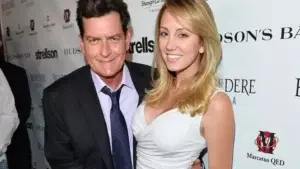 Exprometida demanda a Charlie Sheen por exponerla al VIH