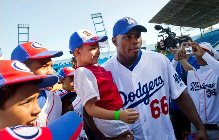 Ídolos de Grandes Ligas fascinan a niños cubanos