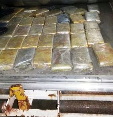 ENCUENTRAN 46 KILOS DE COCAINA EN EL AEROPUERTO DE PP DENTRO DE UN CONTENEDOR I