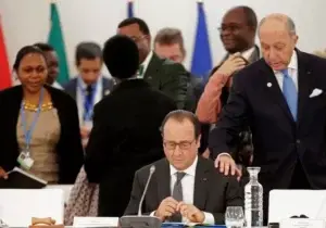 París promete 2.000 millones de euros para fomentar las renovables en África