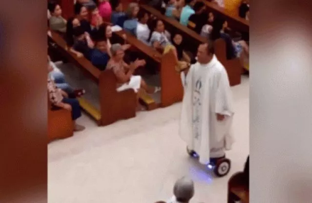 Sancionan a sacerdote filipino por utilizar patineta en misa