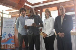 Entregan certificados a 130 maestros constructores participaron en curso-taller