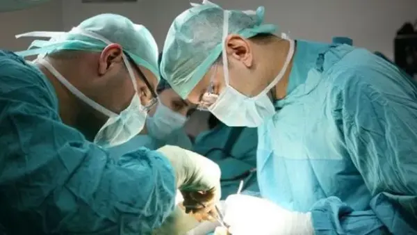 cirugia-cirujanos-operacion_MDSIMA20121004_0276_4