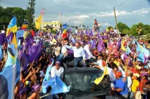 Danilo Medina encabeza marcha caravana en el DN para juramentar aspirantes