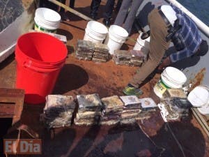 DNCD decomisa 79 paquetes de droga en un barco en Samaná