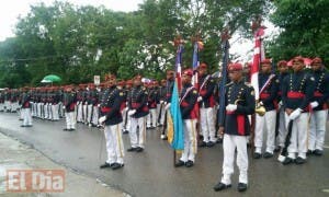 Militares y peledeistas esperan llegada del féretro de Juan de los Santos al cementerio