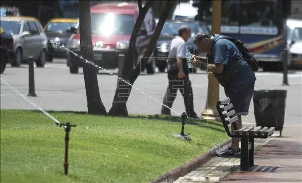 Unos 30,000 usuarios están sin luz en Buenos Aires en medio de ola de calor