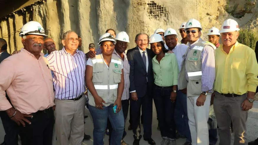 Danilo Medina supervisa avances de la segunda línea del Metro