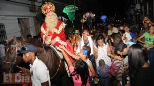 Bomberos realizan tradicional desfile Reyes Magos