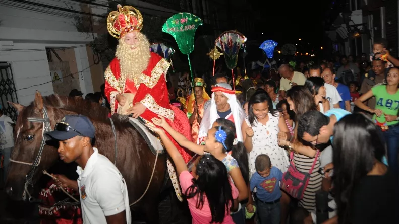 Bomberos realizan tradicional desfile Reyes Magos