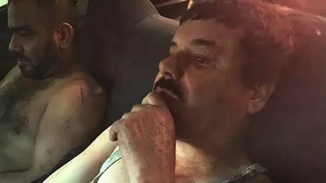 ¿Por qué Joaquín «El Chapo» Guzmán iba sin esposas en la primera foto de su recaptura?