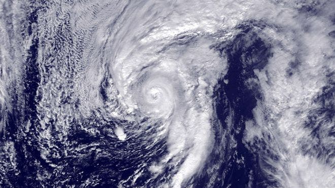 Huracán Alex se degrada a tormenta tropical tras llegar a las Azores