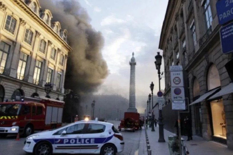 Incendio en el hotel Ritz de París; no se han reportado víctimas