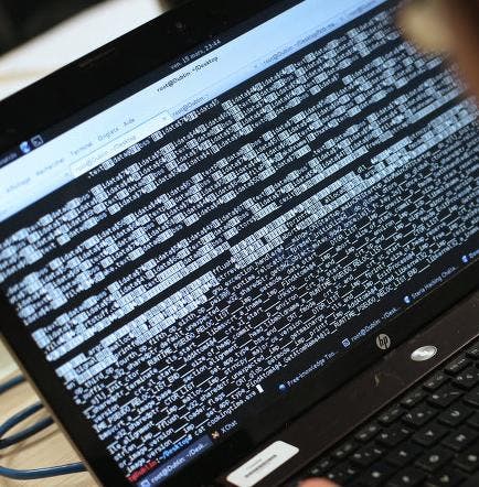 “Hackers” publican correos electrónicos privados del primer ministro checo