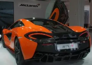 McLaren sube ventas autos de carreras