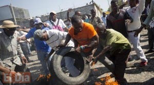 Bloquean calles de la capital haitiana a 48 horas de comicios presidenciales