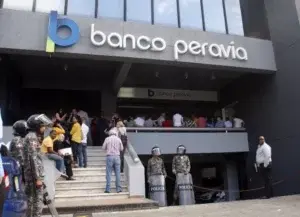 Dictan prisión domiciliaria a implicado en fraude del Banco Peravia