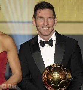 Messi ofrece su quinto Balón de Oro al Camp Nou