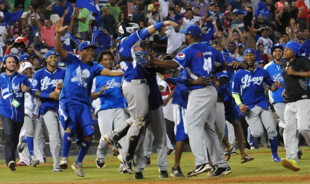 Tigres se colocan a juego y medio del liderato en béisbol dominicano