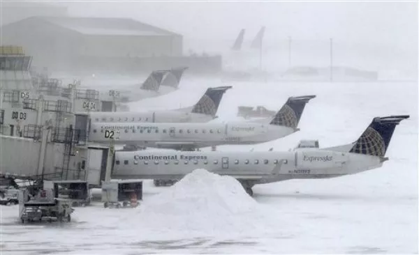 Se elevan a 615 los vuelos cancelados por tormenta de nieve en EE.UU