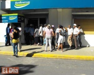 Miles de empleados públicos de Puerto Plata aún sin cobrar salario de enero