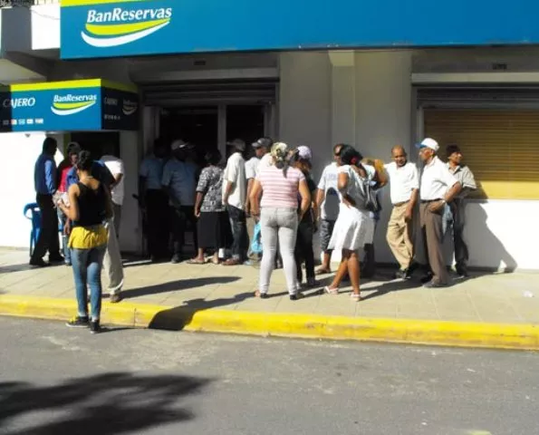 Miles de empleados públicos de Puerto Plata aún sin cobrar salario de enero