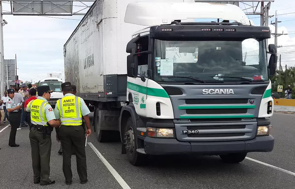 AMET sorprende 31 conductores a exceso de velocidad y retiene 35 vehículos pesados