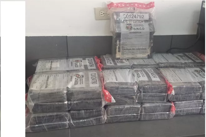 DNCD decomisa 52.68 kilos de cocaína en bodega de barco procedente de Colombia