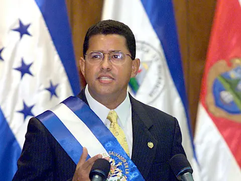 El expresidente salvadoreño Flores no recibirá honores de Estado en exequias