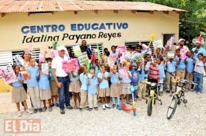 Consorcio Autopista del Nordeste entrega juguetes a niños de Samaná