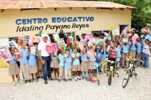 Consorcio Autopista del Nordeste entrega juguetes a niños de Samaná