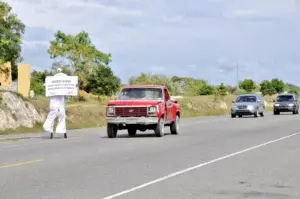 Autoridades mantienen operativo en autopistas por día feriado