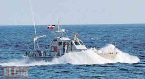 Armada y Auxiliares Navales rescatan 15 personas en playa de Boca Chica