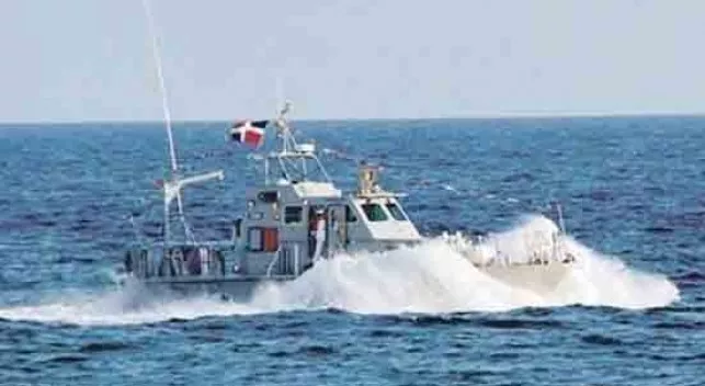 Armada y Auxiliares Navales rescatan 15 personas en playa de Boca Chica