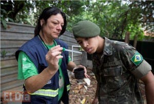 Brasil organiza un “ejército” para combatir mosquito del zika casa por casa