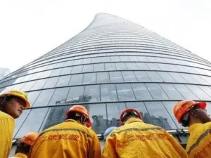 Un niño chino sobrevive a una caída desde un decimoctavo piso