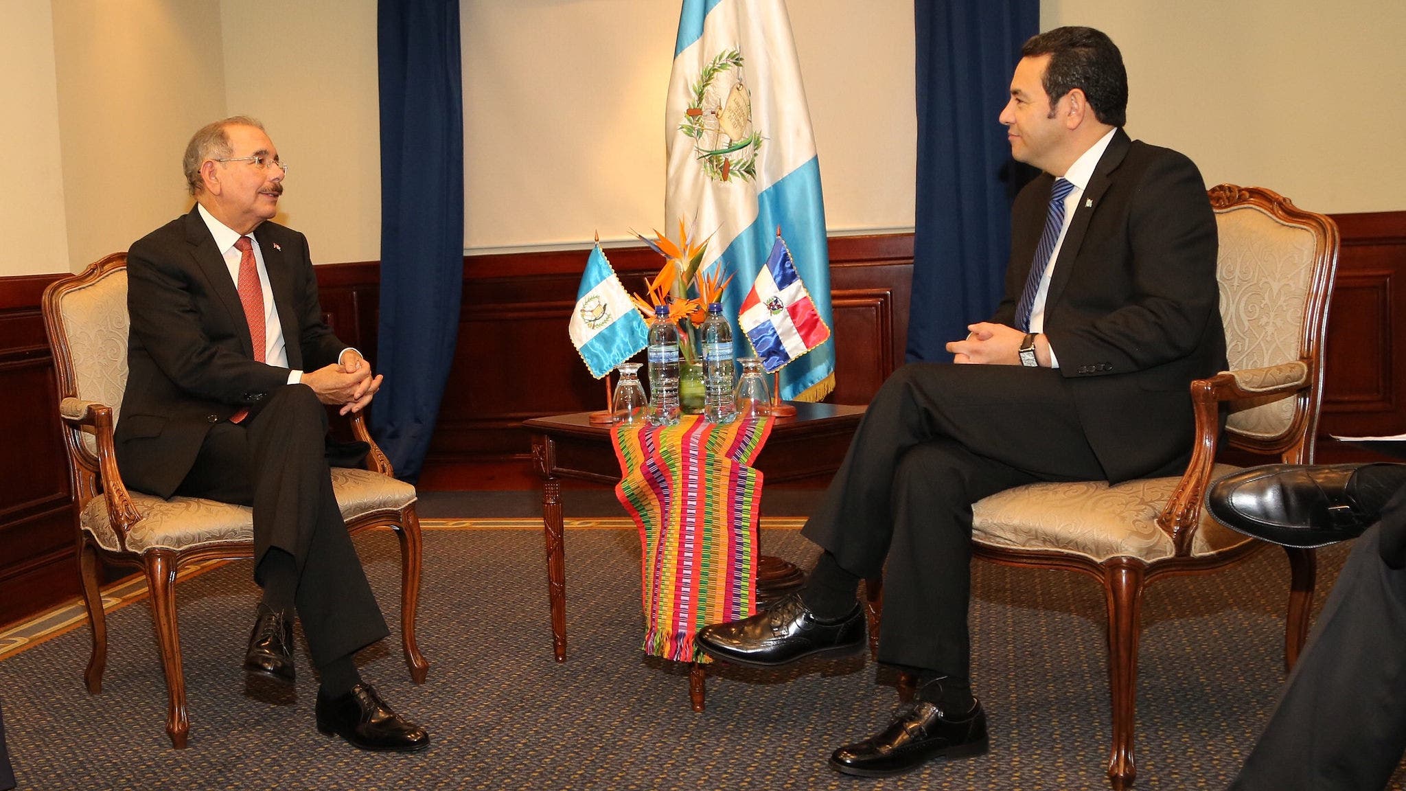 Danilo Medina sostiene reunión bilateral con presidente guatemalteco