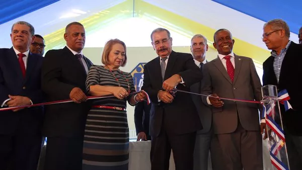 Danilo Medina entrega 64 viviendas en Tamayo, Bahoruco