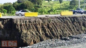 Lluvias registradas en Puerto Plata provocan erosión y deslaves en carreteras