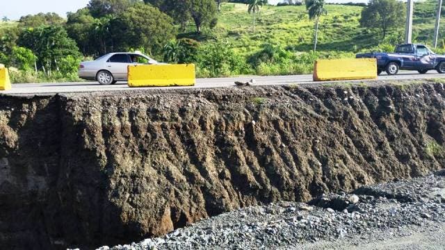 Lluvias registradas en Puerto Plata provocan erosión y deslaves en carreteras